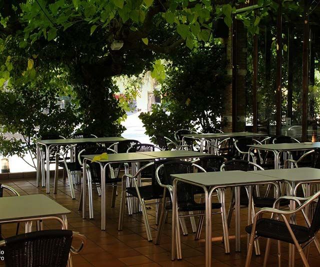 Complejo turístico Los Pinos restaurante y terraza 7